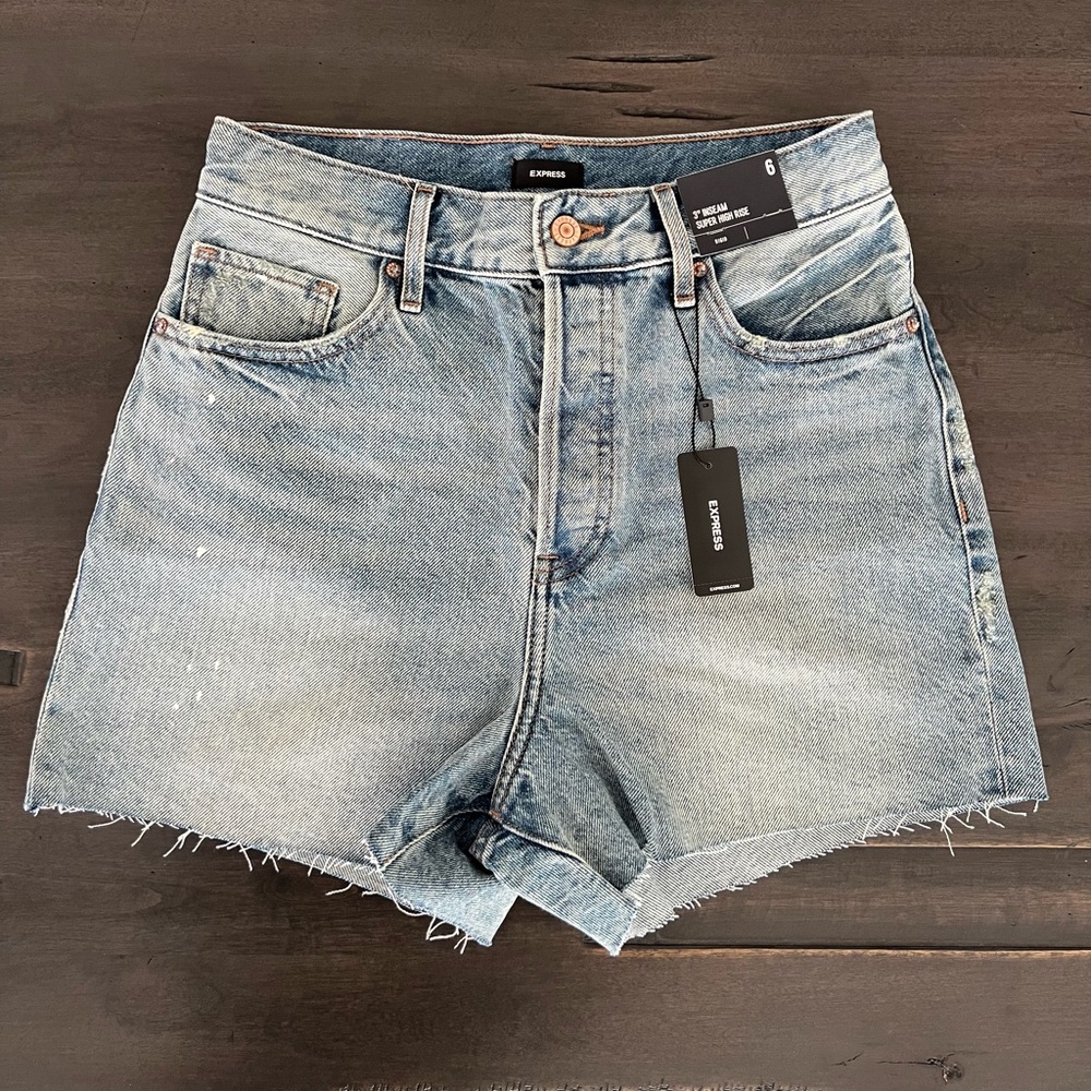 EXPRESS Super High Waisted Medium Wash Raw Hem Jean Shorts size 6